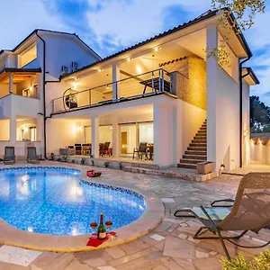Apartman Asta, Medulin