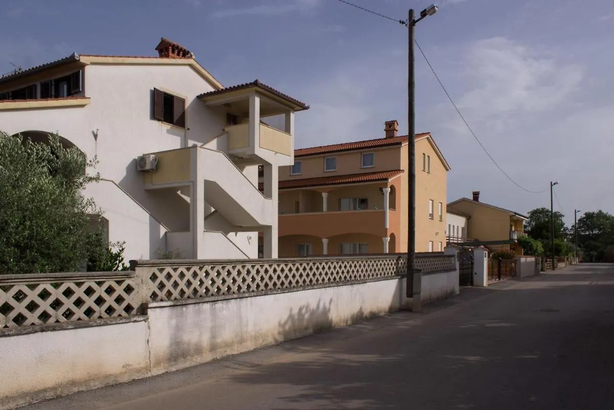 Apartments With A Parking Space Medulin - 7295 Croatia